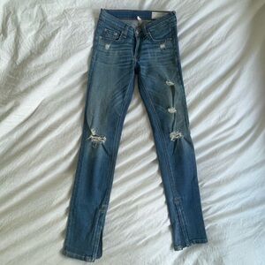 Rag & bone skinny ripped jeans in size 24